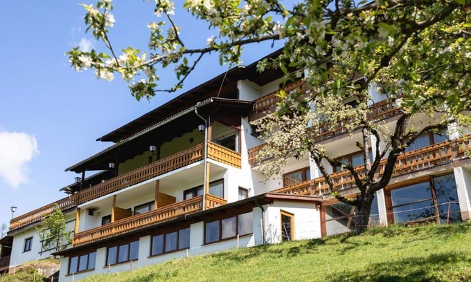 Edlbach Apartment | Family room with bath, WC - Ausflugshotel Huttersberg