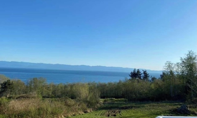 Otter Point House | Family-size home 5-minutes' walk from Gordon's Beach, peaceful and convenient!
