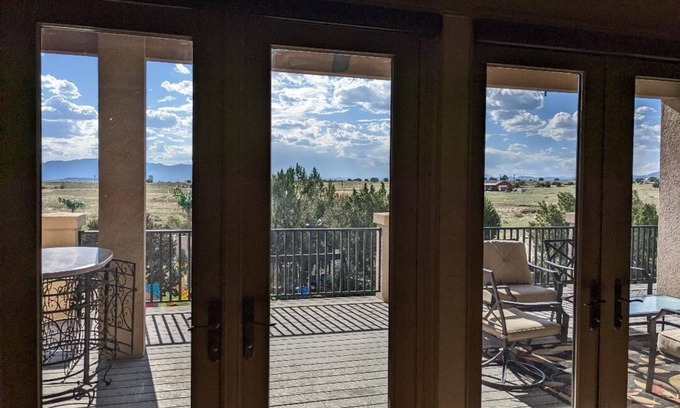 Penrose House | Family Sized, Spacious 2 Story, Mountain Views, Pool Table, Smart T.V's