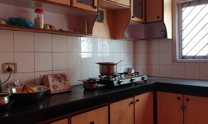 Varanasi Apartment | Family Stay in Hygenic Flat with Privacy