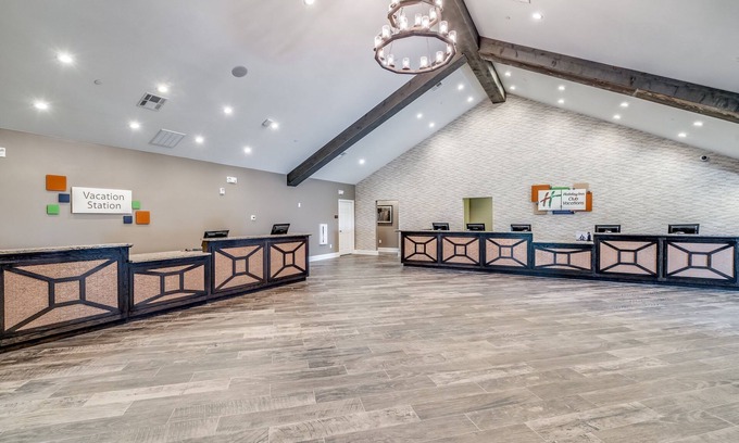 Conroe Villa | Family Vacation at Lake Conroe! | Villa + 5 Pools