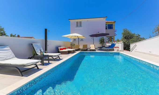 Businci Cabin | Family Villa with private pool and fantastic sea view for 12 people
