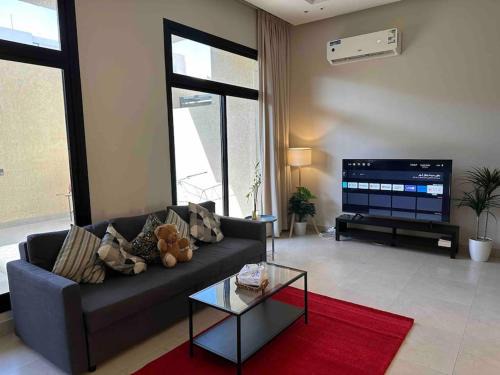 Qurtubah Apartment | Fancy home W Pool,Gym &private Yard, 15min airpt