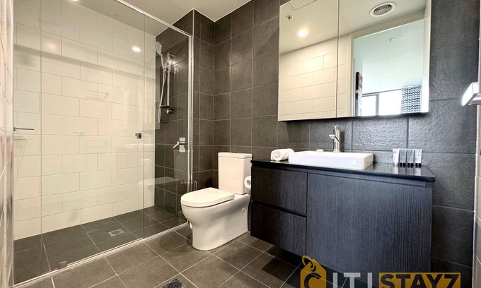 Phillip Apartment | Fancy in Phillip - 2bd 2bth Apt!