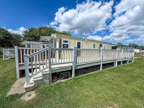 Skegness Boat Rental | Fantastic 4 Berth Caravan In Skegness With Private Hot Tub Ref 96023H