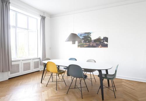 København V Apartment | Fantastic and central 3-bedroom apartment with lake-view - 75