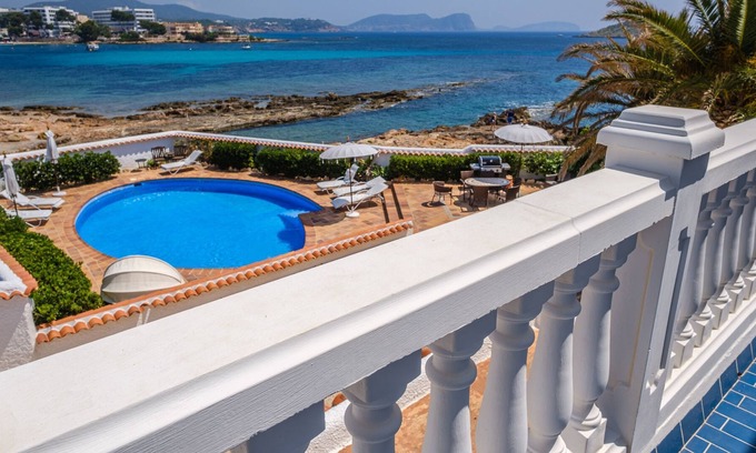 Es Canar Apartment | Fantastic Apartment by the Sea with Air Conditioning, Wi-Fi, Pool & Terrace