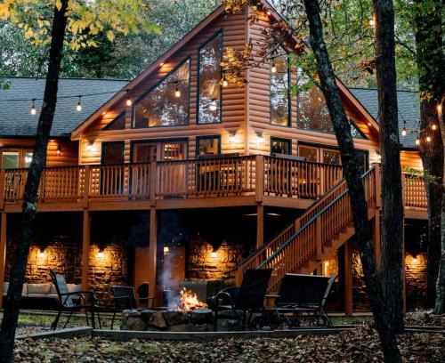 Sautee Nacoochee House | Fantastic Cabin with Fire Pit, Hot-tub and Fireplace in Sautee Nacoochee, Georgia