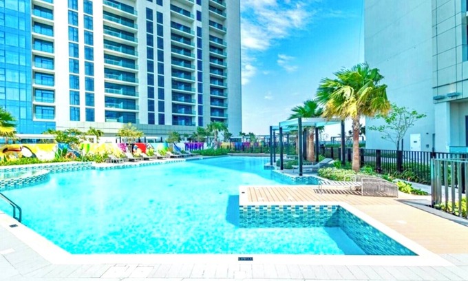Bur Dubai Apartment | Fantastic Downtown-Skyline and Sea-View, 44th. floor, Pool, Gym, Luxury Studio