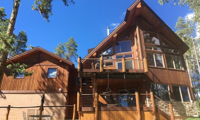 Fraser House | Fantastic Family “Treehouse”-Hot Tub10 Minutes to Winter Park