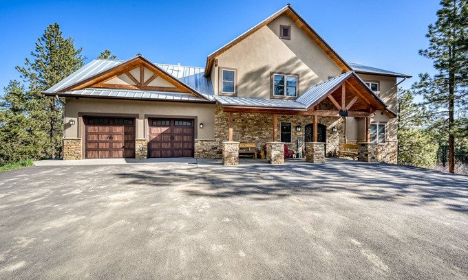 Pagosa Springs House | Fantastic home by outdoor activities with private hot tub, pool table & firepit