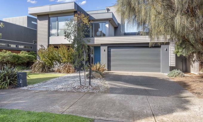Torquay House | Fantastic house with 5 bedrooms - views of the golf course
