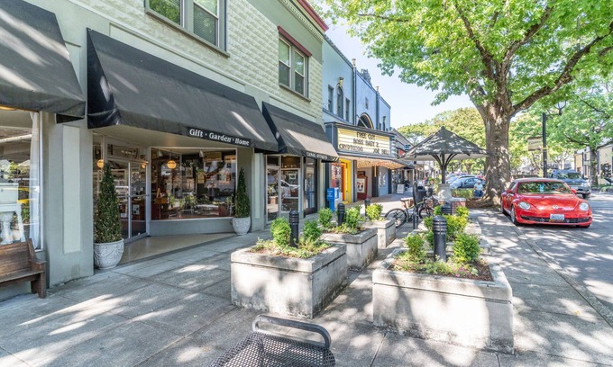 Camas House | Fantastic Location in the heart of Downtown Camas, Washington