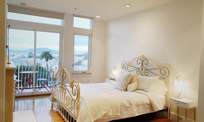 Cow Hollow Apartment | FANTASTIC PANORAMIC 2-BEDROOM/1 Bath Marina-Cow Hollow