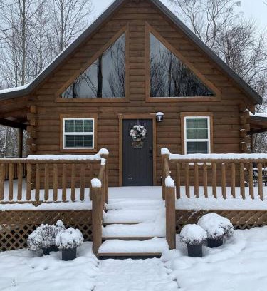 Mannsville House | Fantastic Secluded Cabin with Fire Pit and Hot-tub in Campbellsville, Kentucky