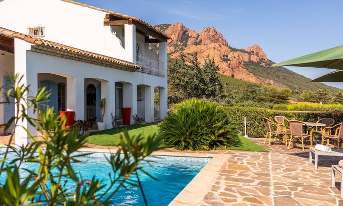 Antheor Villa | Fantastic villa at the foot of the Esterél Massif in Anthéor, pool and sea view