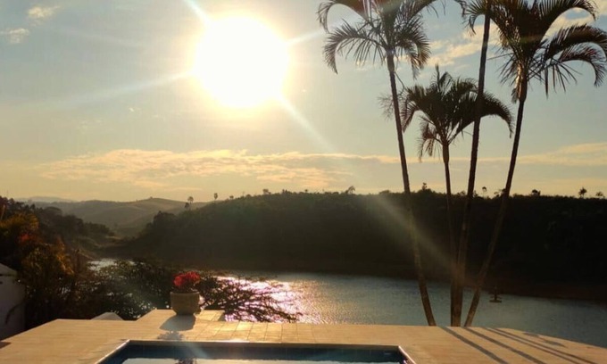 Igarata House | Farm in Closed Condominium and Foot in the water of the dam of Igaratá!