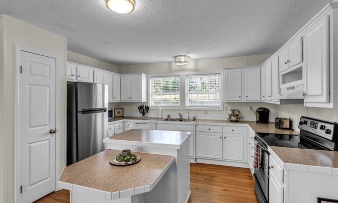 Kernersville House | Farm Retreat With Beautiful Views and Animals!