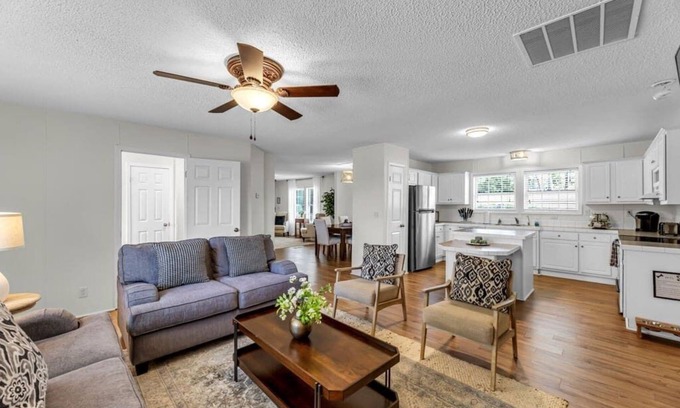 Kernersville House | Farm Retreat With Beautiful Views and Animals!
