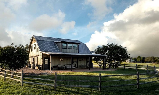 Grapetown House | Farmhouse ∙ 2 bedrooms ∙ 4 guests