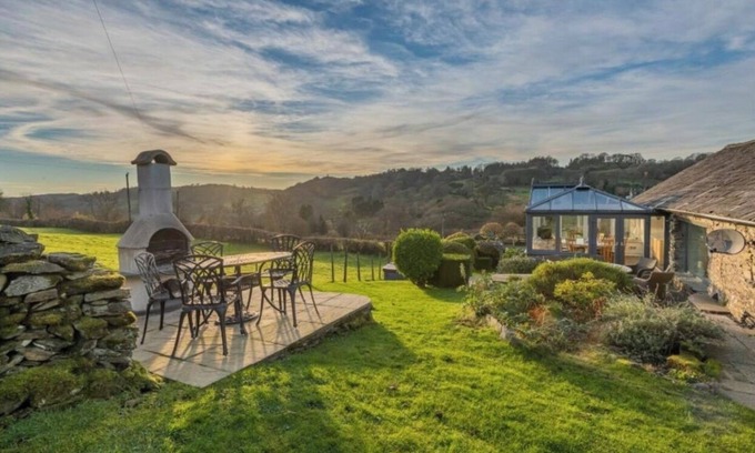 Kendal Other | Farmhouse and Bungalow in the Lake District in a beautiful setting