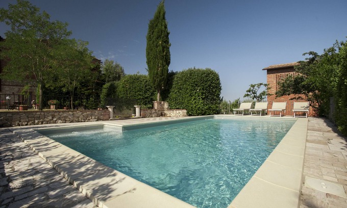 Bollano Apartment | Farmhouse for 4 people with swimming pool in Asciano in the Crete Senesi area