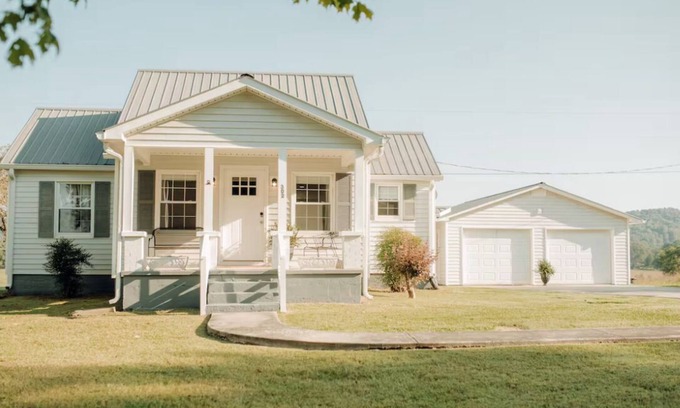 Livingston Other | Farmhouse in Livingston