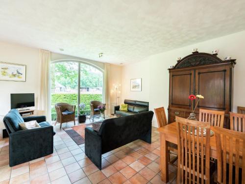 Rheeze House | Farmhouse in Rheeze near Forest and Meadows