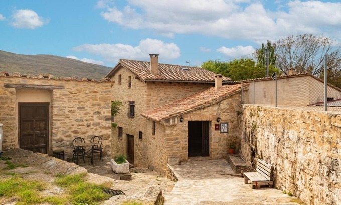 Morella House | Farmhouse 'Moli D'en Pi' with Mountain View, Shared Terrace and Private Garden