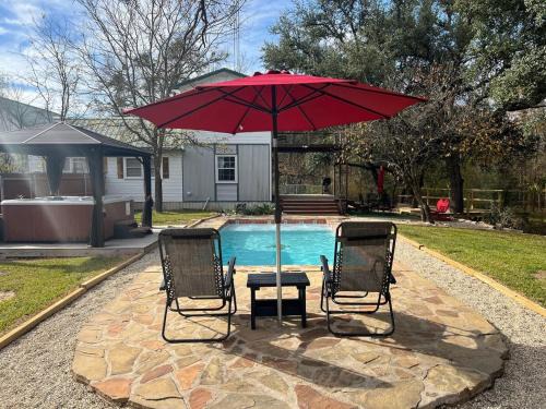 Mound Villa | Farmhouse, Private Pool, Spa and Gym! Waco 30 min