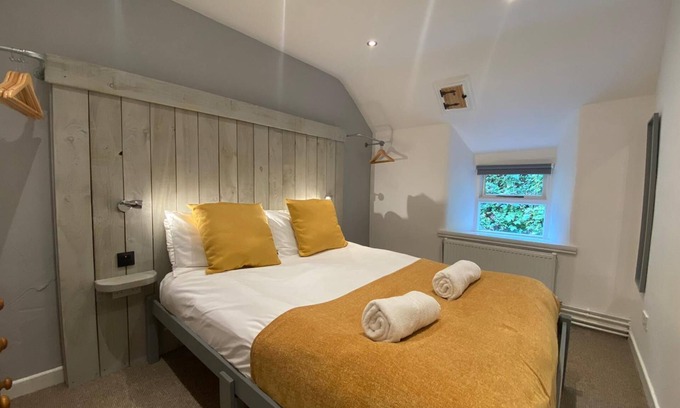 Bryn-crug Other | Farmhouse w/fire pit, log burner, stunning views & dining room