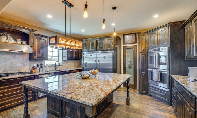 Sanger House | Farmhouse w/RV Parking: Close to Lake Ray Roberts