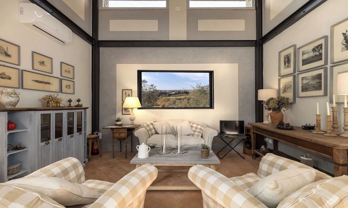 Siena Cottage | Farmhouse with a view