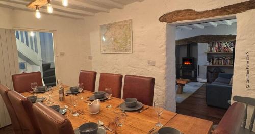 Bryn-crug House | Farmhouse with Log Fire & On-Site Dog Field