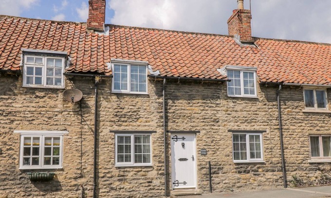 Thornton Dale Cottage | FARNDALE COTTAGE, family friendly, with a garden in Thornton-Le-Dale