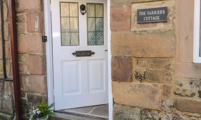 Winster Cottage | FARRIERS COTTAGE, character holiday cottage in Winster
