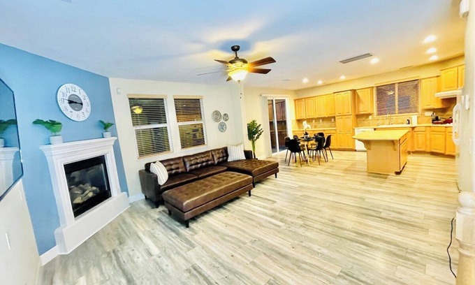 Reno House | Fascinating 4Bdroom/5TV/Sleeps16