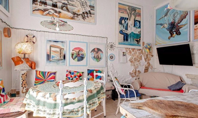 Vada Apartment | FASCINATING VACATIONS IN 'ART -