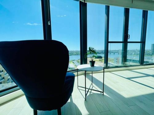 Wentworth Point Apartment | Fascinating waterview 2 bedrooms condo (Parking)