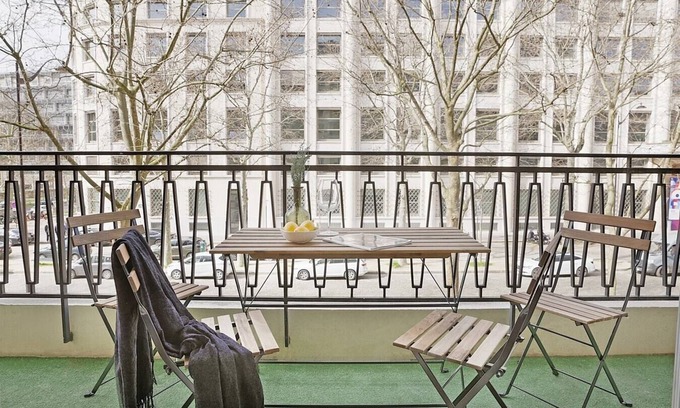 Quartier de l'Ecole-Militaire Apartment | Faubourg - 3 chambres et balcon à Champs de Mars