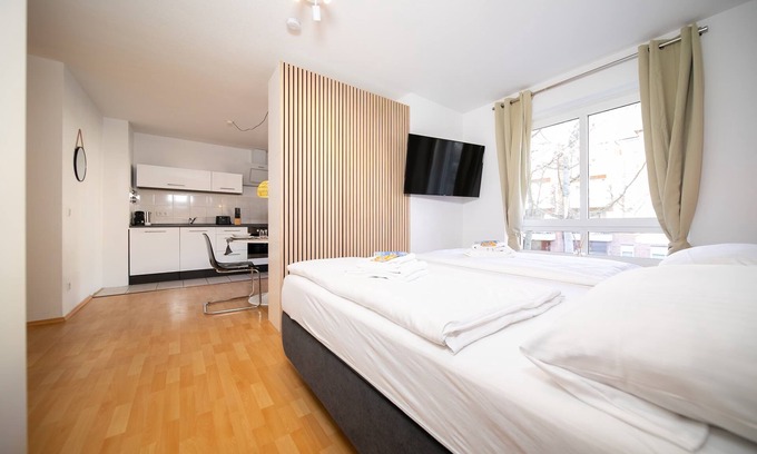 Furth-Sud Apartment | Favorite Stays: StudioM w/Balcony | Kitchen | Trade Fair