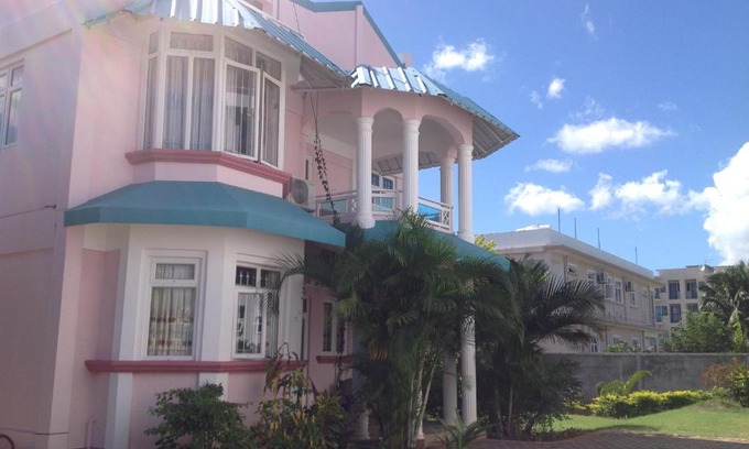 Flic-en-Flac Villa | Fayruz Villa is a 3 bedroom, 3 bathroom detached house with AC and swimming pool 5 minutes walk from Flic en Flac public beach