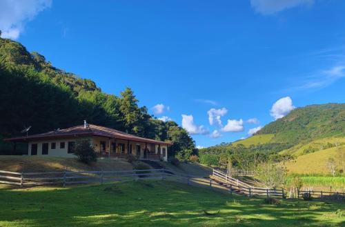 Sao Bento do Sapucai House | Fazenda super agradável com Natureza - A Casa Que Canta e Encanta
