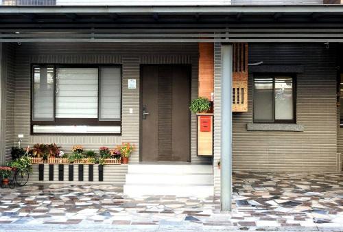 Dongshan House | February Flower B&B