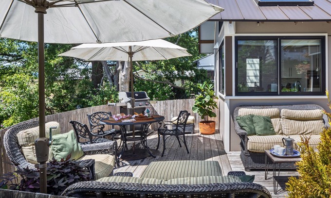 Hudson House | Federal style house on Armory Square in downtown Hudson