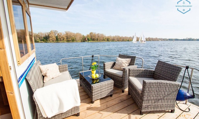 Bad Saarow Cabin | Feel-good boat DELFIN in Bad Saarow (mooring) - Feel-good boat houseboat vacation