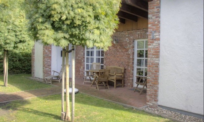Großwurden House | Feel-good oasis right by the sea with a beautiful garden and mature trees