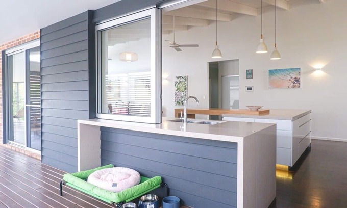 Moffat Beach House | Feel the magic of Moffat! Steps to the beach/cafes