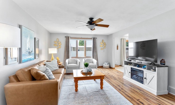 Kimberly House | Fenced yard, 3 BR, 2 King Beds, Shuffleboard, +2 car garage, Dog friendly, Grill