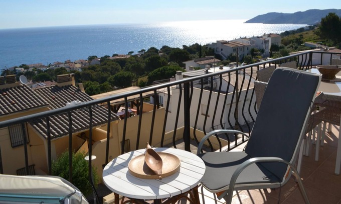Llanca Apartment | FENER DE DALT 3 Fantastic apartment with terrace and sea views